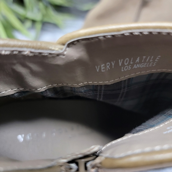 Very Volatile | Tan Suede 4" Heeled Booties Size 7.5 - Picture 11 of 11